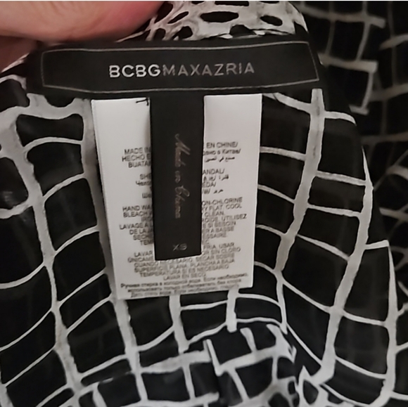 BCBGMAXAZRIA 100% Silk Blouse - Picture 8 of 10